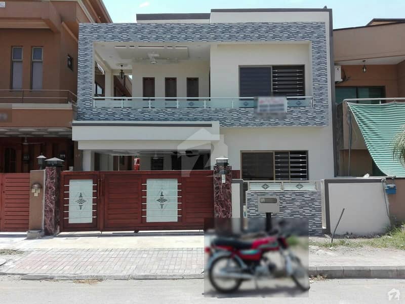 بحریہ ٹاؤن فیز 3 بحریہ ٹاؤن راولپنڈی راولپنڈی میں 5 کمروں کا 10 مرلہ مکان 2. 5 کروڑ میں برائے فروخت۔