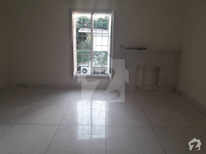 E11 Out Class Abdullah Heights 3 Bedroom Kitchen TV Lounge Washroom Car Parking