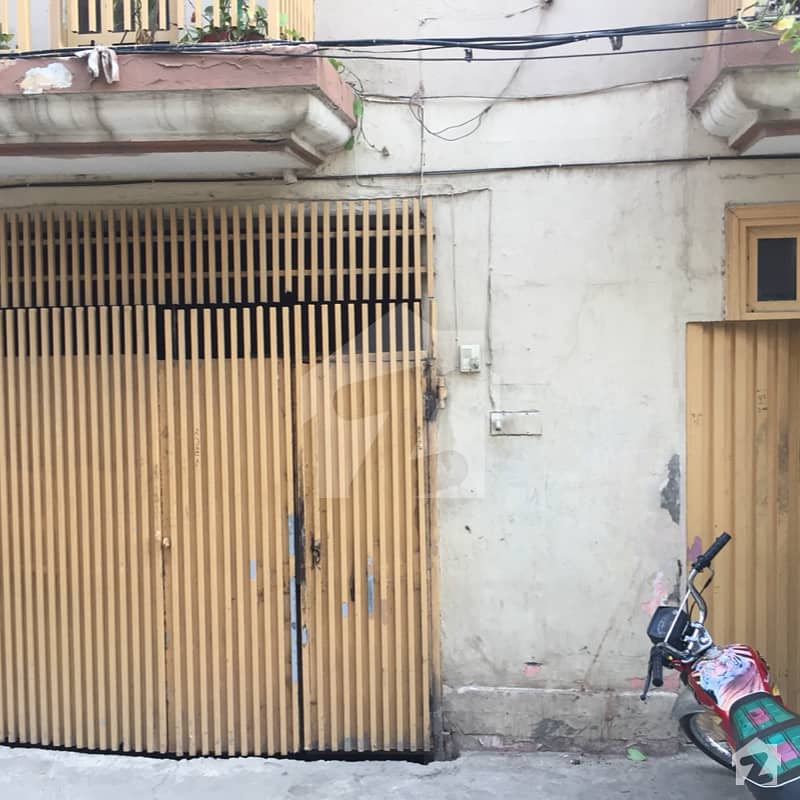 بسطامی روڈ سمن آباد لاہور میں 4 کمروں کا 5 مرلہ مکان 1.3 کروڑ میں برائے فروخت۔