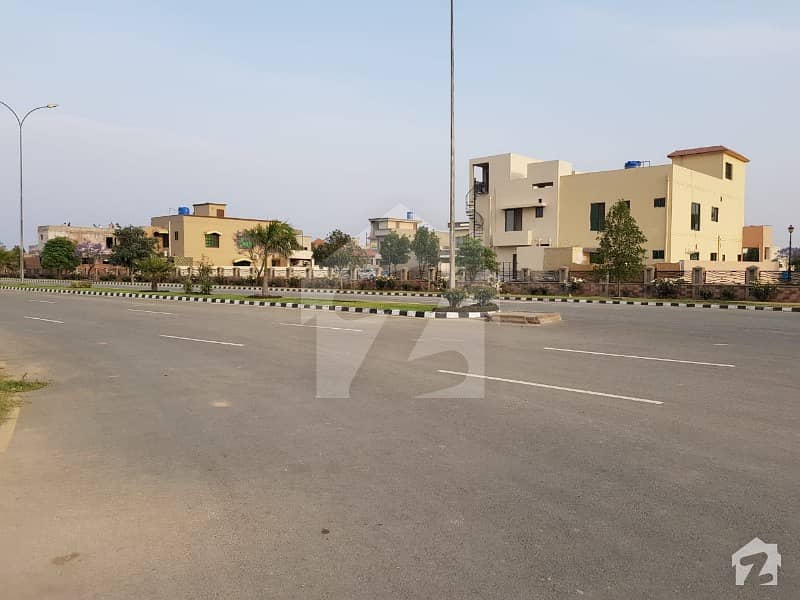 1 Kanal Facing Golf Course  Corner Plot For Sale In Lake City Lahore