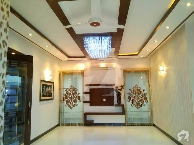 1 Kanal Designer House Available For Rent