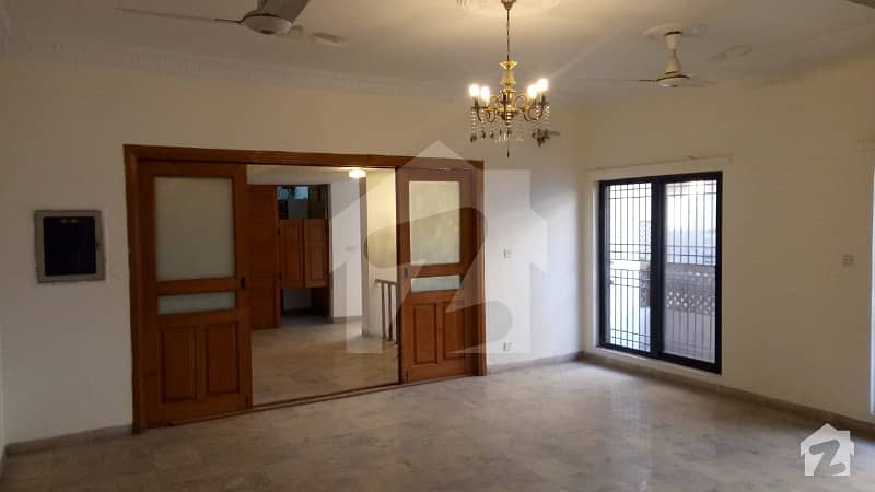 Triple Storey 600 Sq Yard House For Sale