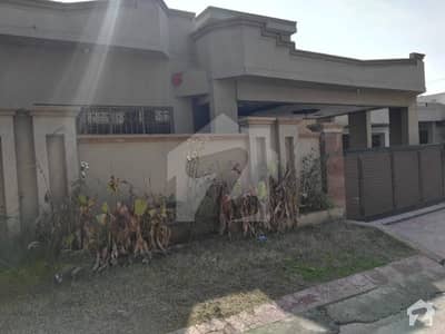1 Kanal Beautiful Bungalow For Sale 1 Kanal Beautiful Bungalow For Sale