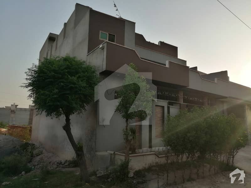 204 چک روڈ فیصل آباد میں 4 کمروں کا 8 مرلہ مکان 1.4 کروڑ میں برائے فروخت۔