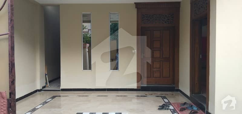 پی ڈبلیو ڈی ہاؤسنگ سکیم اسلام آباد میں 5 کمروں کا 9 مرلہ مکان 1.7 کروڑ میں برائے فروخت۔