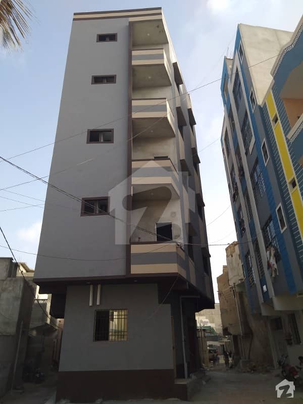 شمسی سوسائٹی شاہ فیصل ٹاؤن کراچی میں 2 کمروں کا 4 مرلہ پینٹ ہاؤس 15 ہزار میں کرایہ پر دستیاب ہے۔