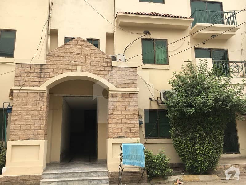 10 MARLA FIRST FLOOR FLAT IN REHMAN GARDEN NEAR DHA PHASE 1