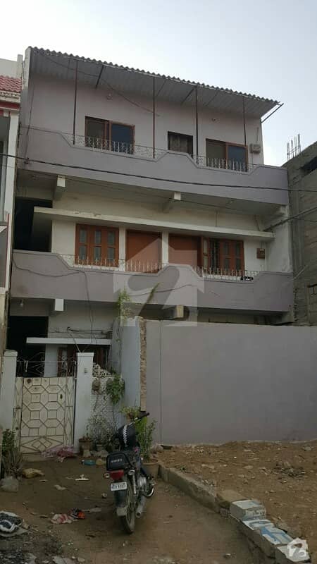 بفر زون - سیکٹر 15-A / 5 بفر زون نارتھ کراچی کراچی میں 10 کمروں کا 5 مرلہ مکان 1.6 کروڑ میں برائے فروخت۔