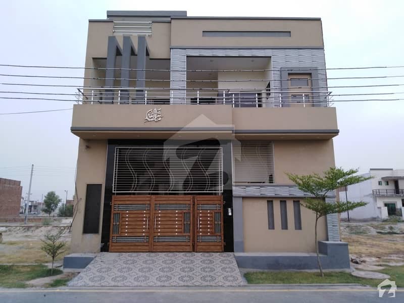 A Beautifully Built House At Good Location
