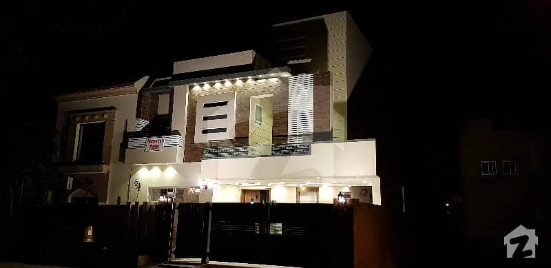 Designer Finished Prime Location - 10 Marla Brand New House For Sale In Bahria Town Lahore