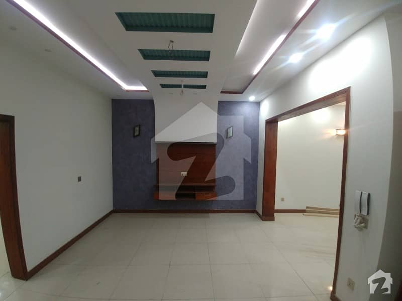 پنجاب یونیورسٹی سوسائٹی فیز 2 پنجاب یونیورسٹی ایمپلائیز سوسائٹی لاہور میں 4 کمروں کا 7 مرلہ مکان 1. 3 کروڑ میں برائے فروخت۔