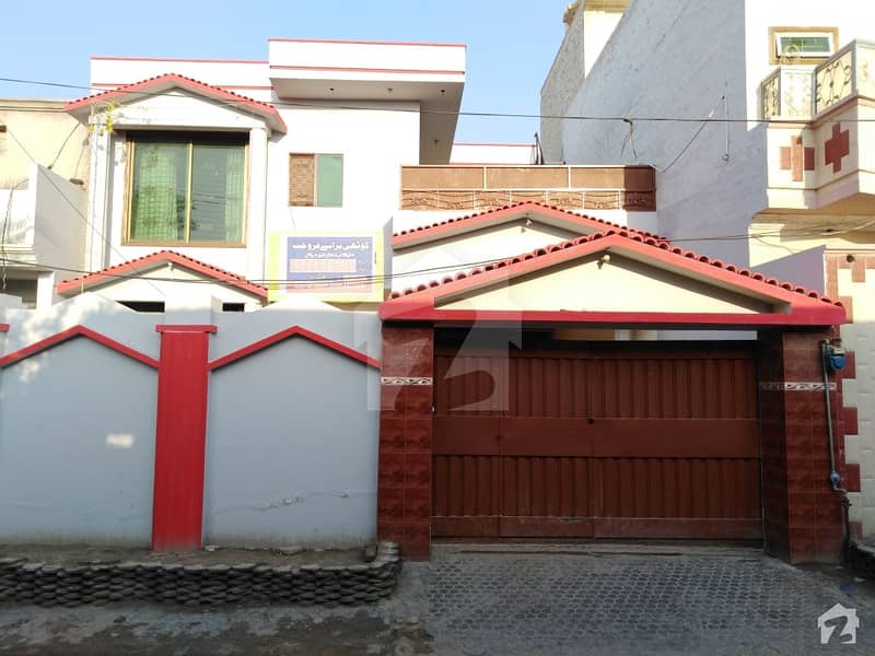 چودھری ٹاؤن بہاولپور میں 5 کمروں کا 10 مرلہ مکان 1. 3 کروڑ میں برائے فروخت۔