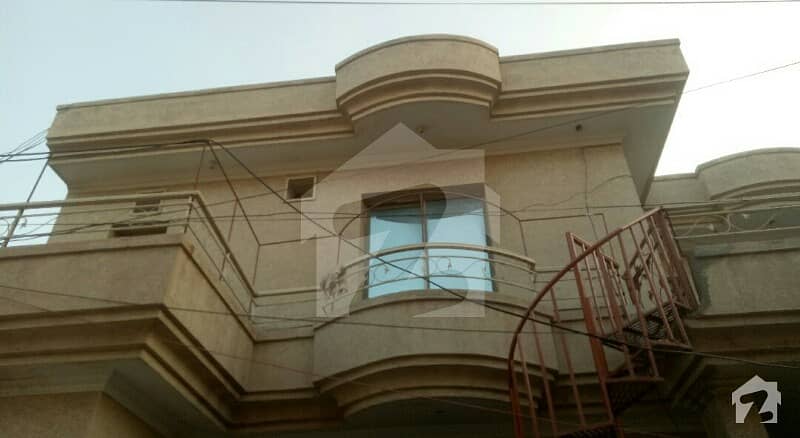 خان ویلیج ملتان میں 4 کمروں کا 5 مرلہ مکان 23 ہزار میں کرایہ پر دستیاب ہے۔