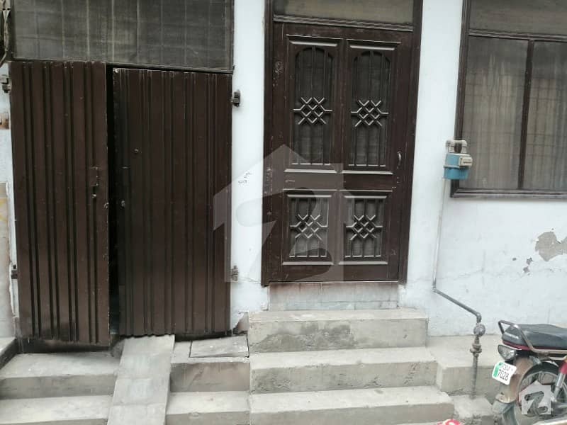 ستیانہ روڈ فیصل آباد میں 2 کمروں کا 3 مرلہ مکان 70 لاکھ میں برائے فروخت۔