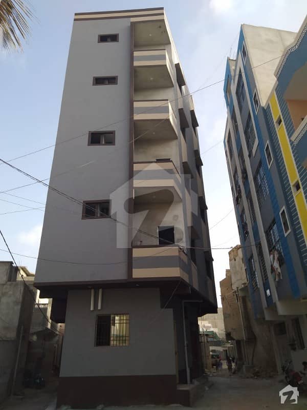 شمسی سوسائٹی شاہ فیصل ٹاؤن کراچی میں 2 کمروں کا 3 مرلہ فلیٹ 27 لاکھ میں برائے فروخت۔
