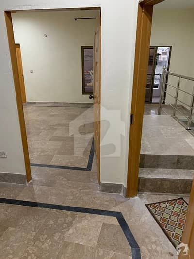 فیروزپور روڈ لاہور میں 1 کمرے کا 2 مرلہ کمرہ 10 ہزار میں کرایہ پر دستیاب ہے۔