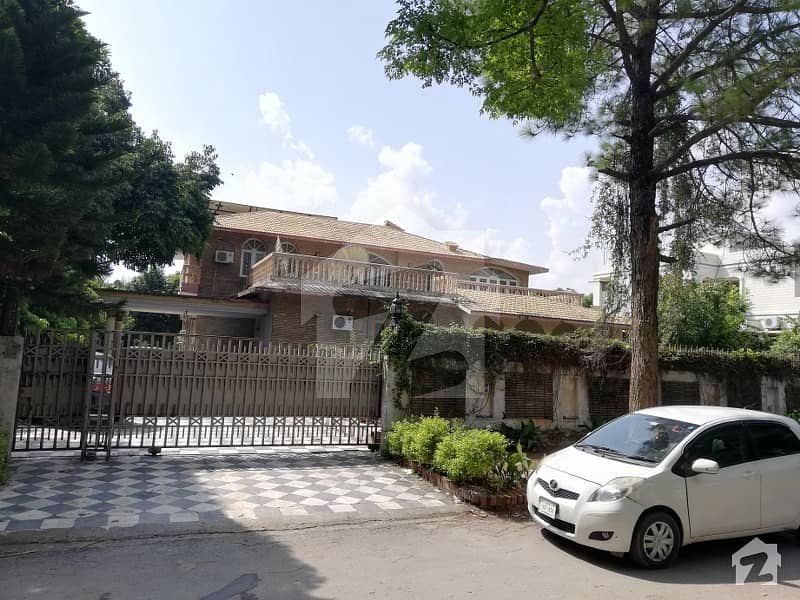 2000 Yards Old House For Sale In F8 Islamabad