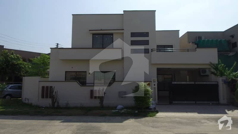 10 Marla House For Sale In A Block Of Askari 11 Lahore