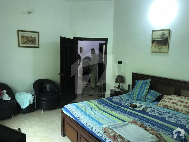کینٹ ملتان میں 3 کمروں کا 19 مرلہ مکان 3.2 کروڑ میں برائے فروخت۔