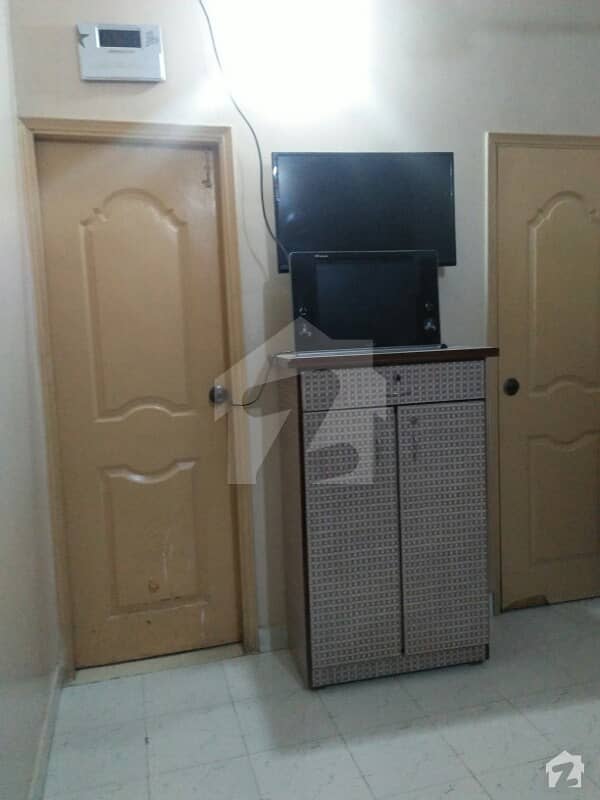 عزیز آباد گلبرگ ٹاؤن کراچی میں 3 کمروں کا 5 مرلہ بالائی پورشن 74 لاکھ میں برائے فروخت۔