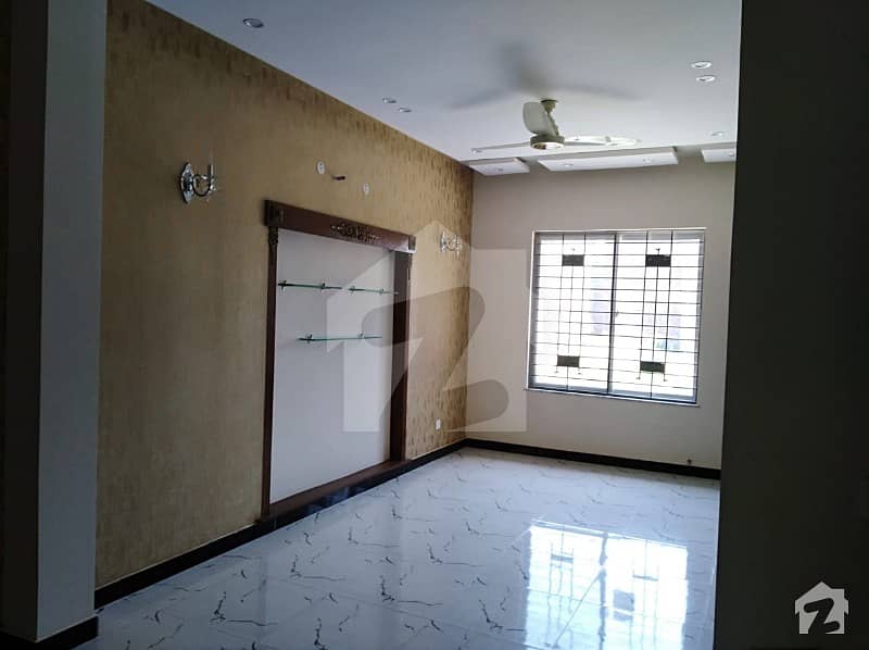 شاداب گارڈن لاہور میں 6 کمروں کا 5 مرلہ مکان 1. 05 کروڑ میں برائے فروخت۔