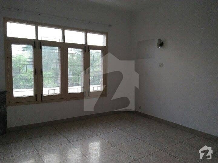 200 Sq Yards House For Sale In G10