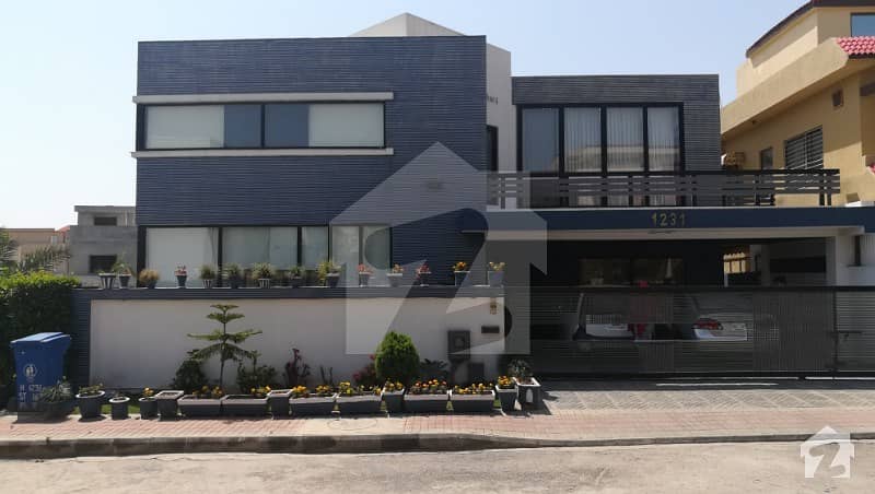 بحریہ ٹاؤن فیز 2 ایکسٹینشن بحریہ ٹاؤن راولپنڈی راولپنڈی میں 5 کمروں کا 16 مرلہ مکان 4.5 کروڑ میں برائے فروخت۔