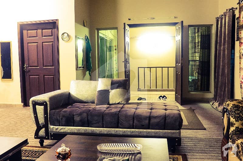 کنال برگ لاہور میں 4 کمروں کا 6 مرلہ مکان 1.3 کروڑ میں برائے فروخت۔