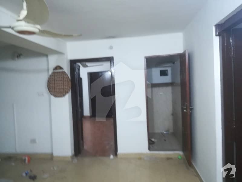 10 Marla Sprat Independent Family Ground Portion For Rent In Gulberg 2