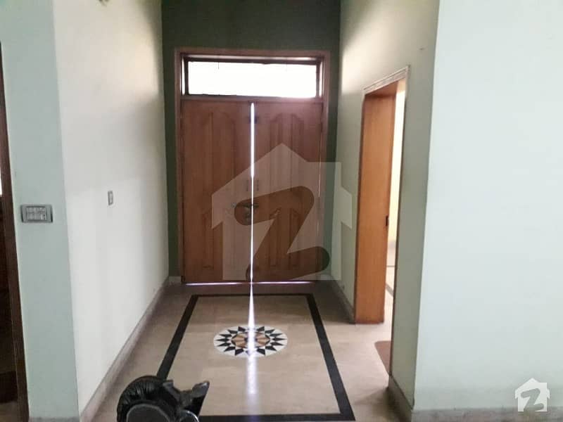 کلفٹن کالونی لاہور میں 6 کمروں کا 10 مرلہ مکان 1.75 کروڑ میں برائے فروخت۔