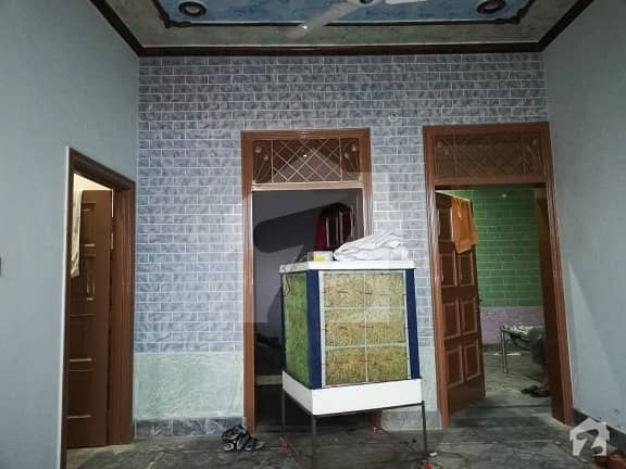 بلال چوک ملتان میں 2 کمروں کا 4 مرلہ بالائی پورشن 13 ہزار میں کرایہ پر دستیاب ہے۔