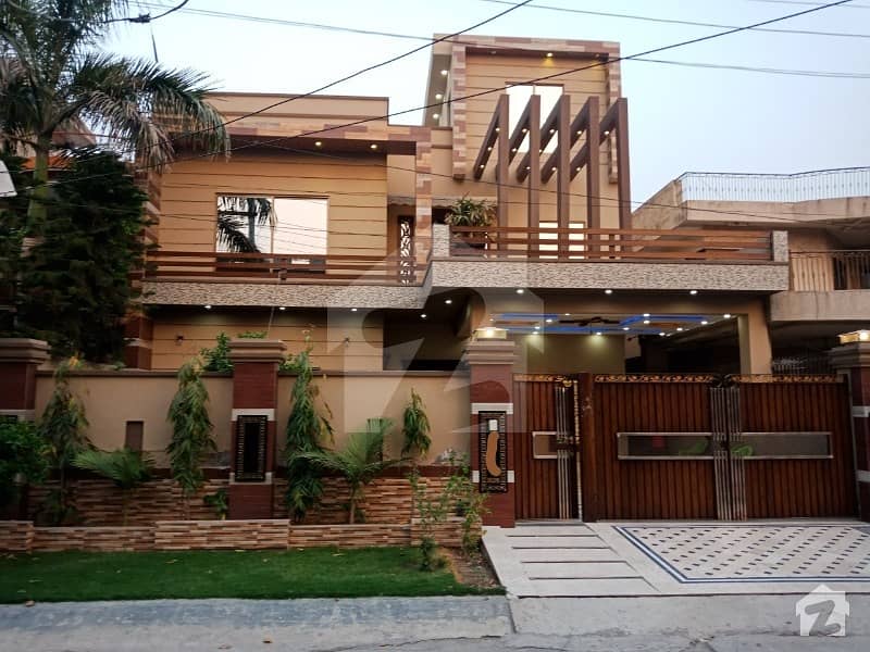 ریوینیو سوسائٹی لاہور میں 6 کمروں کا 1 کنال مکان 3. 5 کروڑ میں برائے فروخت۔