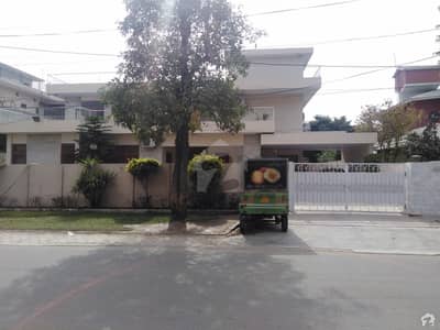 ماڈل ٹاؤن ۔ بلاک ایم ماڈل ٹاؤن لاہور میں 5 کمروں کا 2. 15 کنال مکان 8. 5 کروڑ میں برائے فروخت۔