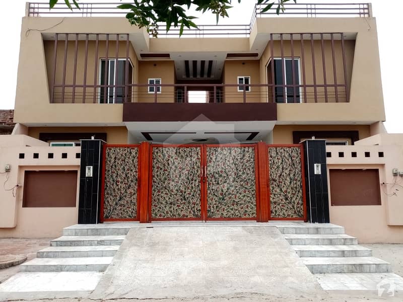 رحمان ولاز فیصل آباد میں 4 کمروں کا 15 مرلہ مکان 2.4 کروڑ میں برائے فروخت۔