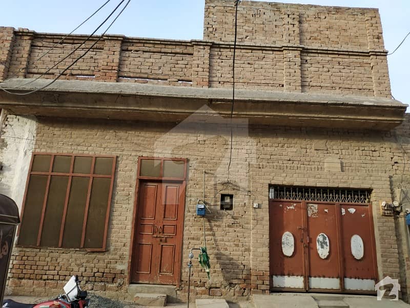 ڈی ٹائپ کالونی فیصل آباد میں 4 کمروں کا 6 مرلہ مکان 75 لاکھ میں برائے فروخت۔