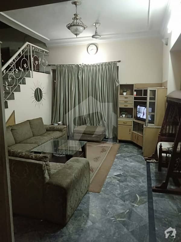 پی آئی اے ہاؤسنگ سکیم ۔ بلاک ایف پی آئی اے ہاؤسنگ سکیم لاہور میں 2 کمروں کا 10 مرلہ مکان 1. 35 کروڑ میں برائے فروخت۔
