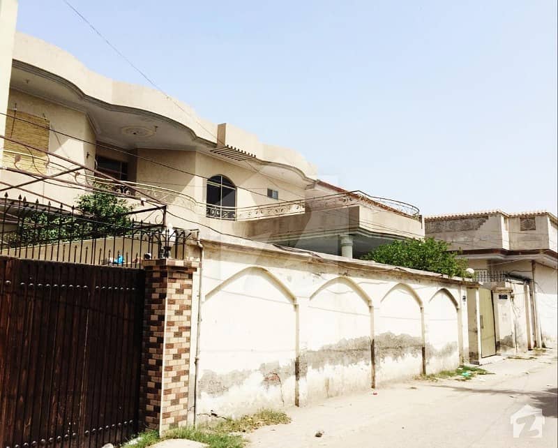 One Kanal BANGLOW for Sale in Sabzazar Colony