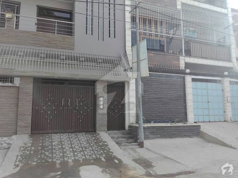 بفر زون - سیکٹر 15-B بفر زون نارتھ کراچی کراچی میں 6 کمروں کا 5 مرلہ مکان 2. 3 کروڑ میں برائے فروخت۔