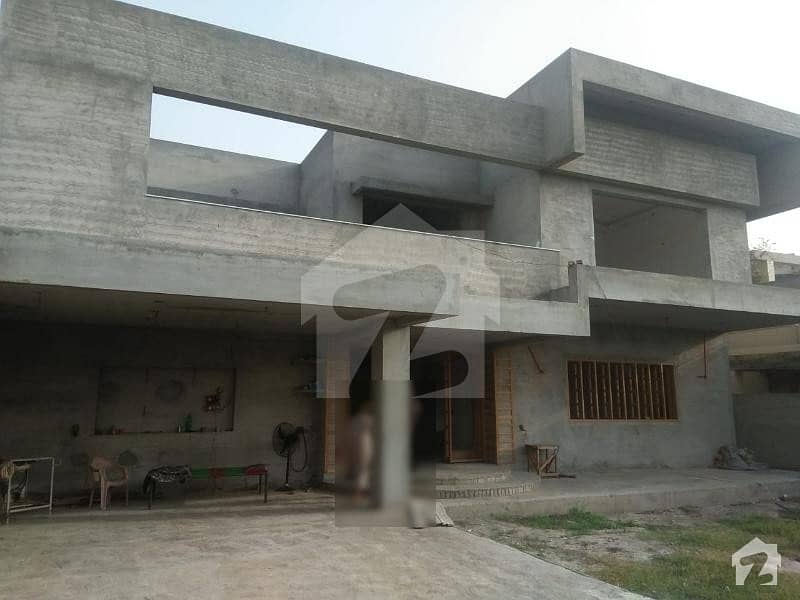 ڈی ایچ اے فیز 8 ڈیفنس (ڈی ایچ اے) لاہور میں 5 کمروں کا 2 کنال مکان 8 کروڑ میں برائے فروخت۔