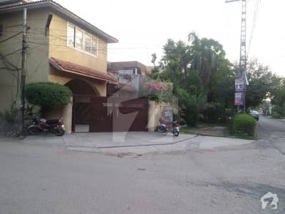 Semi Commercial Ground Floor 1 Kanal Corner Portion Semi Commercial Ground Floor 1 Kanal Corner Portion