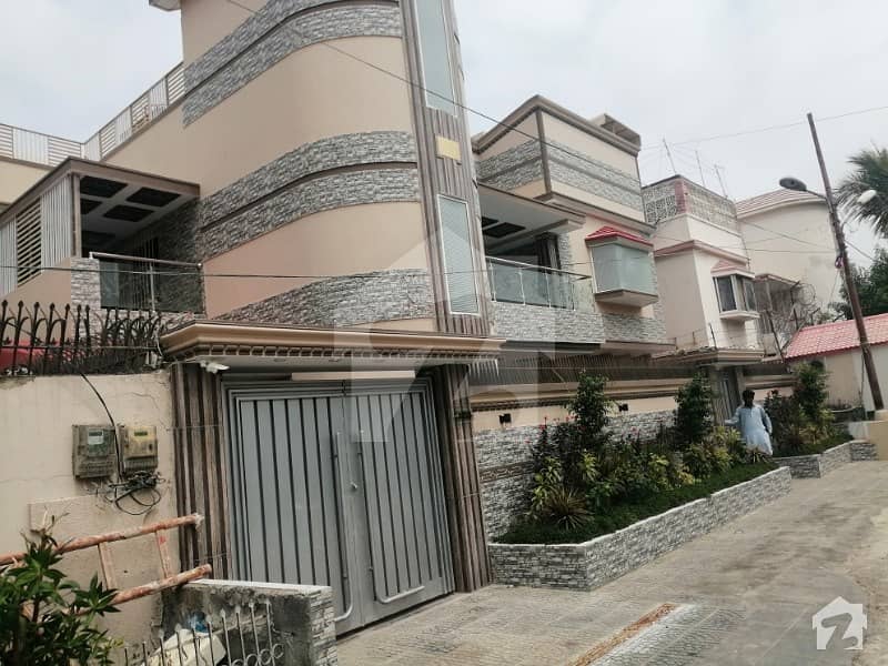 کلفٹن کراچی میں 5 کمروں کا 10 مرلہ مکان 7. 5 کروڑ میں برائے فروخت۔
