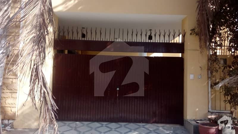 کلفٹن ۔ بلاک 2 کلفٹن کراچی میں 5 کمروں کا 15 مرلہ مکان 5 کروڑ میں برائے فروخت۔