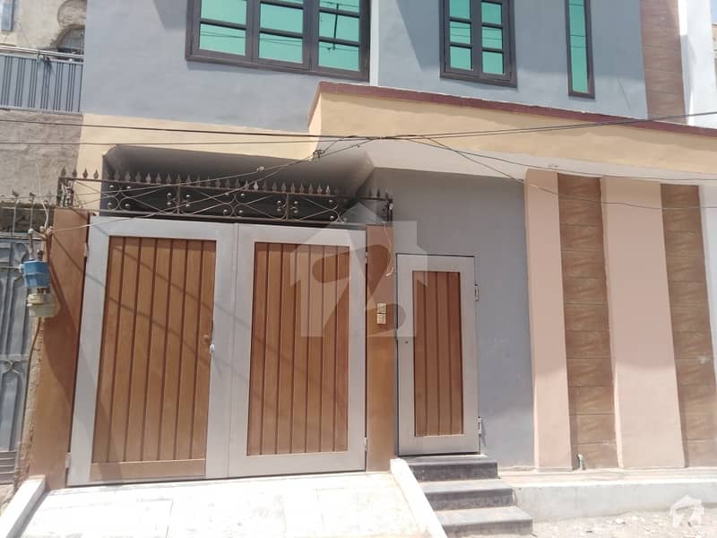 حیات آباد فیز 1 حیات آباد پشاور میں 7 کمروں کا 5 مرلہ مکان 1.6 کروڑ میں برائے فروخت۔