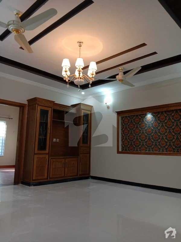 12 Marla Upper Portion With Separate Gate For Rent In G-13/1