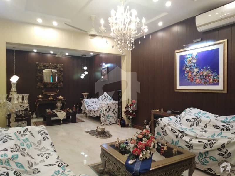 شادمان ون لاہور میں 4 کمروں کا 1 کنال مکان 5.5 کروڑ میں برائے فروخت۔