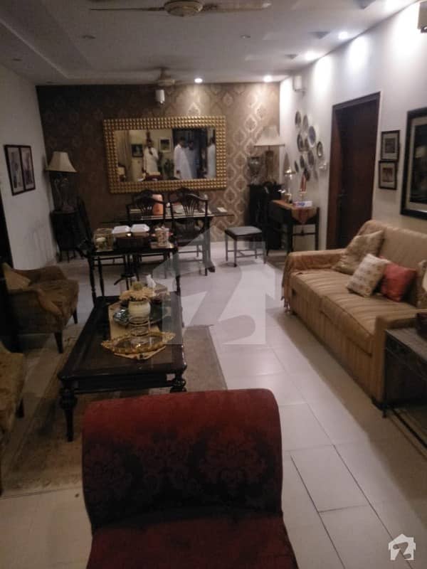 ماڈل ٹاؤن ۔ بلاک جی ماڈل ٹاؤن لاہور میں 5 کمروں کا 10 مرلہ مکان 3. 3 کروڑ میں برائے فروخت۔