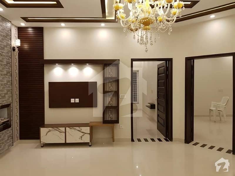 10 Marla independent lock option available for rent at Sector B Near Market Bahria Town
