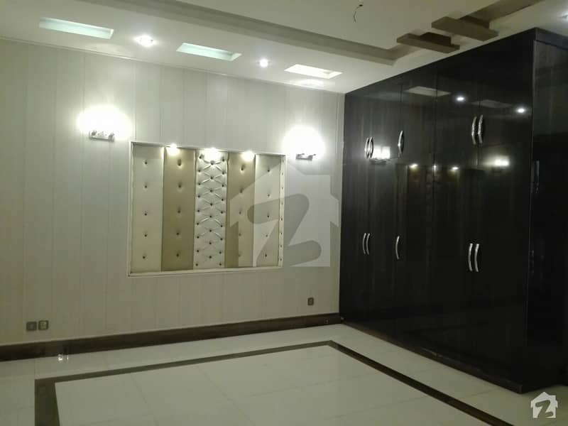 آرکیٹیکٹس انجنیئرز ہاؤسنگ سوسائٹی لاہور میں 5 کمروں کا 10 مرلہ مکان 2 کروڑ میں برائے فروخت۔