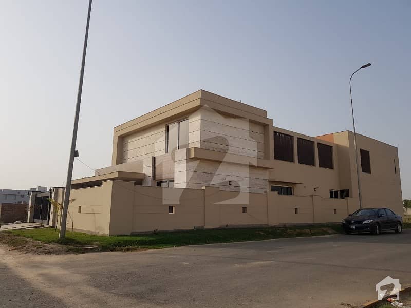 عبداللہ گارڈنز ایسٹ کینال روڈ کینال روڈ فیصل آباد میں 5 کمروں کا 16 مرلہ مکان 5.5 کروڑ میں برائے فروخت۔