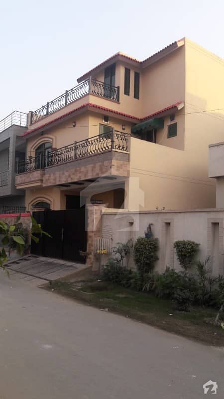 بینکرز ہاؤسنگ سوسائٹی ۔ بلاک بی بینکرز کوآپریٹو ہاؤسنگ سوسائٹی لاہور میں 4 کمروں کا 7 مرلہ مکان 1.4 کروڑ میں برائے فروخت۔